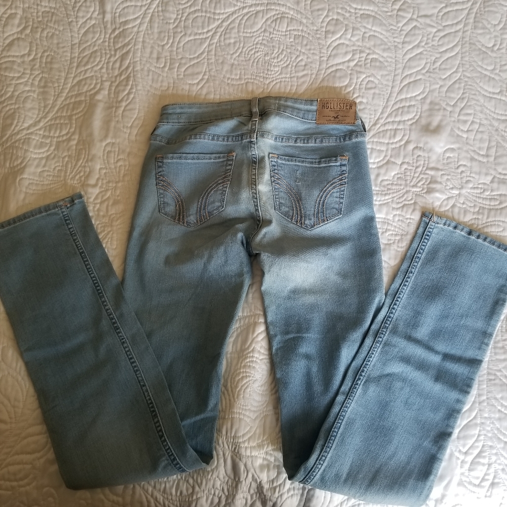 Hollister Skinny Jeans - Picture 2 of 4